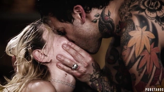 Blonde Haley Reed gets double penetrated