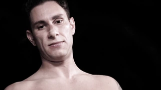 Aubrey Sinclair gets her trimmed pussy drilled in the car