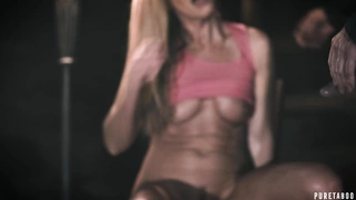 India Summer shakes her ass on the hard dick