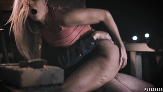 India Summer shakes her ass on the hard dick