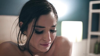 Emily Willis gets cumshot on her stomach after pussy fucking