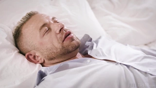 Latina Alina Lopez gives masterful blowjob