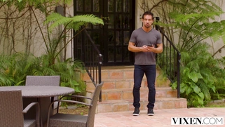 Jessie Saint and Kiara Cole get fucked by Johnny Castle