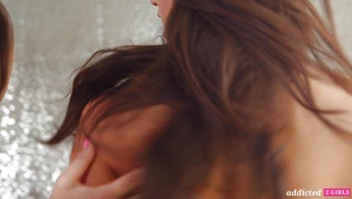 Chloe Amour gets her her pussy pleasured by Vanessa Veracruz