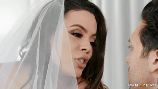 Bride Luna Star is sucking Small Hands' cock