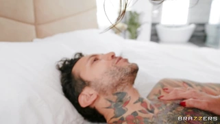 MILF Rachel Starr rides Small Hands' hard rod