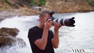 Ariana seduces costar in steamy weekend hook-up