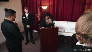 Sally D'Angelo is sucking Jimmy Michaels' cock