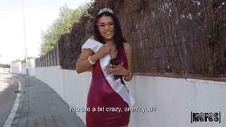 Kitty Love gives nice blowjob in POV