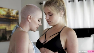 Riley Nixon and Giselle Palmer do fitness