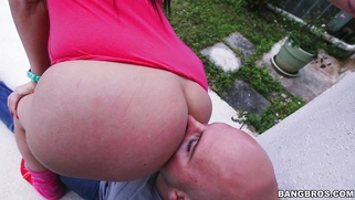 Ryan Smiles puts that big ass of hers right in his face