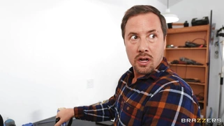 Kayley Gunner caught Jessy Jones fucking the artificial vagina