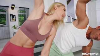 Lulu Love and Renato do yoga