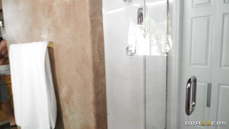 Busty Sofi Ryan and Nina Diaz play lesbo games