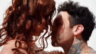 Busty Alexis Fawx rides Small Hands' cock in the desert