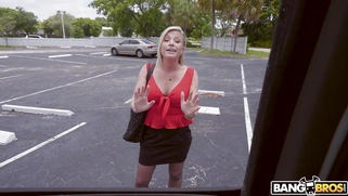 Blonde mom Kaylynn Keys is getting picked up on the street