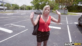 Blonde mom Kaylynn Keys is getting picked up on the street