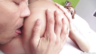 Leggy bombshell Britney Amber gets her seasoned ass hole invaded