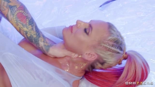 Phoenix Marie gets her ass fucked by Small Hands