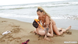 Bigtit Lola Emme rides Jordi on the beach