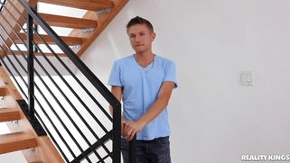 Paige Owens makes sexy pics on her phone