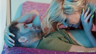 Phoenix Marie orally pleasures Damon Dice