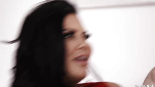 Paisley Porter is licking Jasmine Jae' pussy