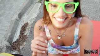 Penelope Cross gives nice blowjob