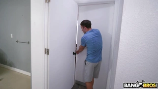 Lolly Dames is taking the shower in the bathtub