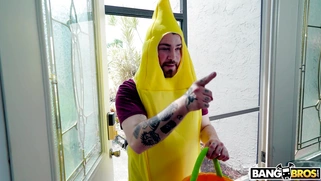 Serena Santos in Halloween costume met Logan Xander