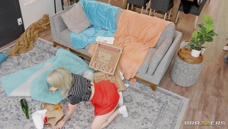 Lola Fae and Yum The Boss play lesbo games