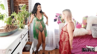 Coco Lovelock gets her pussy licked by Harley Haze