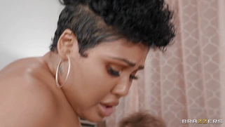 Simone Richards shakes her huge ass on Jimmy Michaels' cock