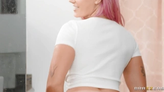 Siri Dahl gets pussy drilled standing in the shower