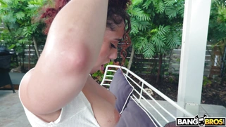 Kira Perez shakes her ass on gargantuan black dick