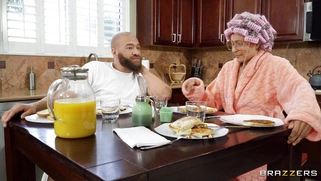 Sky Pierce gives sneakily blowjob under the table