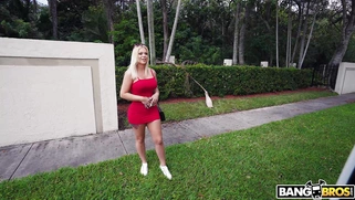 Paris Banks shows off her big tits outdoors