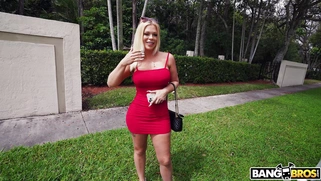 Paris Banks shows off her big tits outdoors