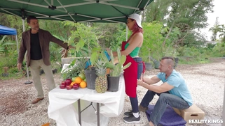 Roxie Sinner gets her pussy licked from behind