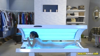 Violet Starr masturbates in the tanning bed while taking selfies