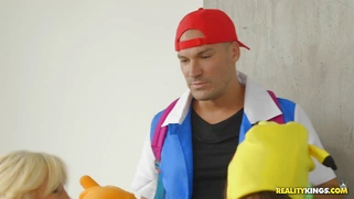 Sean caught 4 new picahoes and choosed the best twerker Kelsi Monroe