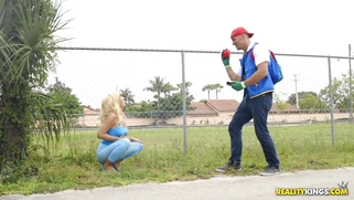 Sean caught 4 new picahoes and choosed the best twerker Kelsi Monroe