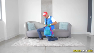 Sean caught 4 new picahoes and choosed the best twerker Kelsi Monroe