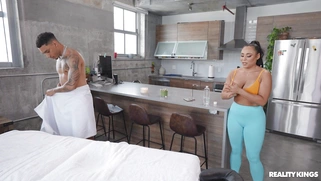 Carmela Clutch massages Air Thugger on the table