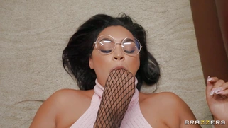 Ashlyn Peaks and Zoey Sinn have fun in 69 position