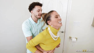 Cherie DeVille gets banged by Apollo Banks standing