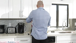 Carmela Clutch is dildoing her pussy on the chair