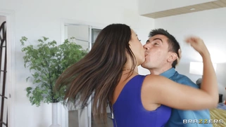 Luna Star gives blow and tit jobs to Jordi