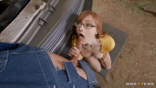 Amber Stark is sucking Clarke Kent's cock