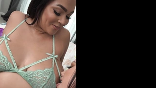 Ashlyn Peaks gets her pussy licked by Jennifer White